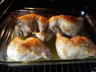 Quarti posteriori di pollo con le patate al forno 2